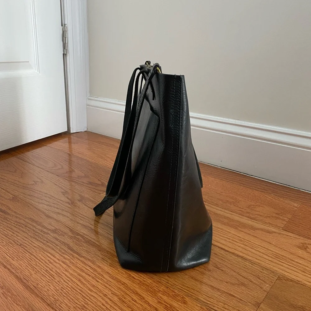 Madewell Medium Transport Tote Crossbody in Black - Picture 3 of 9